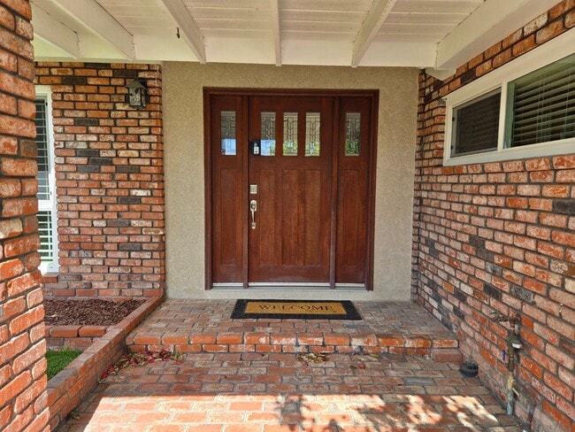 Building Photo - Stunning single-story Vista Del Cerro home with a private backyard oasis designed for effortless ...