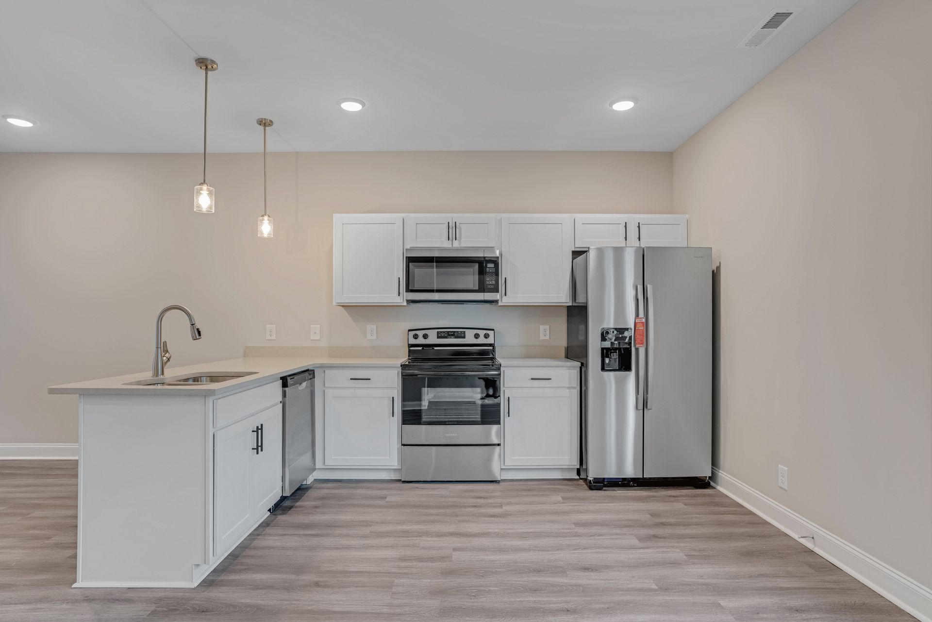Building Photo - Excell Pointe 2 Bedroom Townhomes