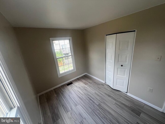 Building Photo - 7301 Rokeby Dr