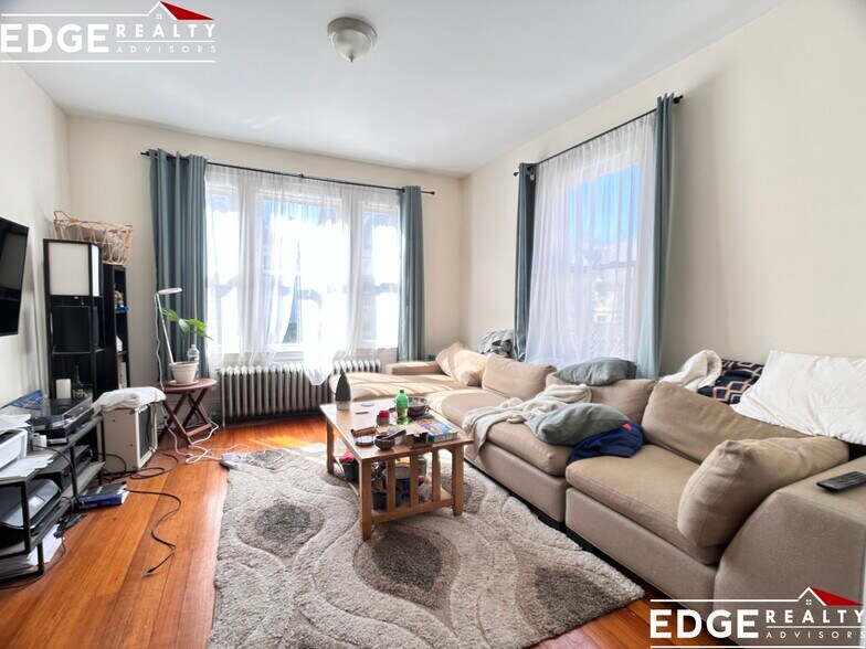 Building Photo - 46 Mapleton St