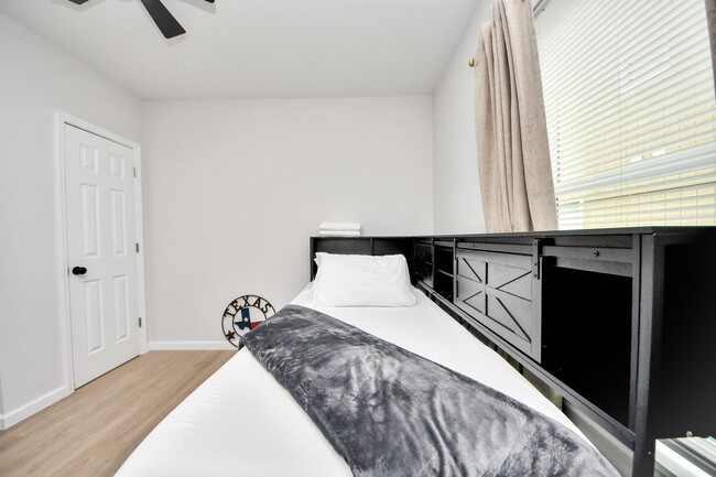 Building Photo - 2811 Winbern St