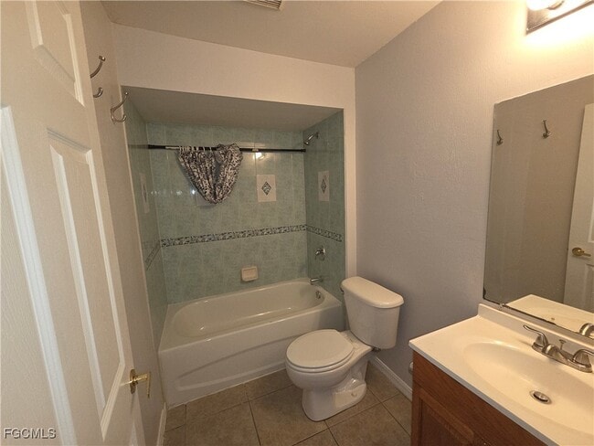 Building Photo - 3715 SW Santa Barbara Pl