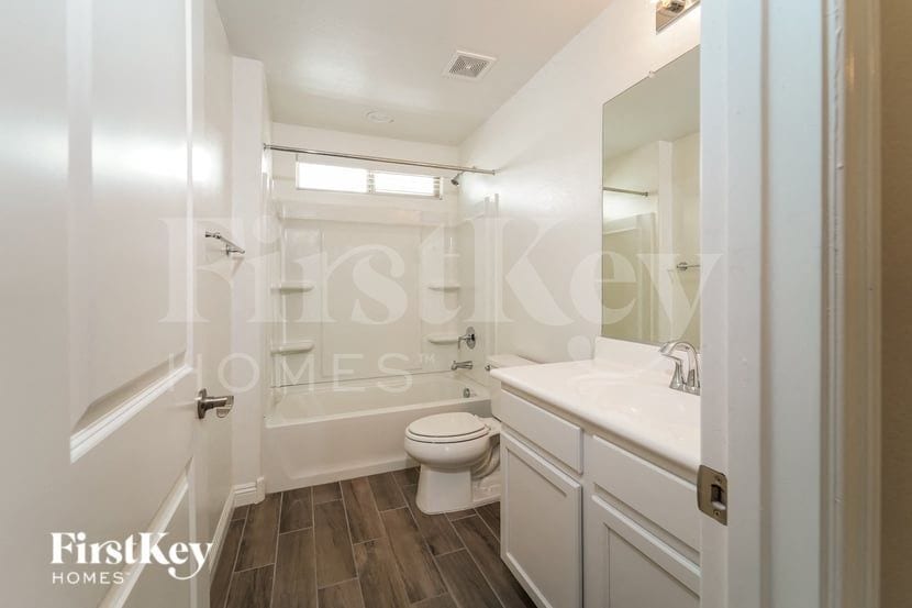 Building Photo - 251 N Sunrise