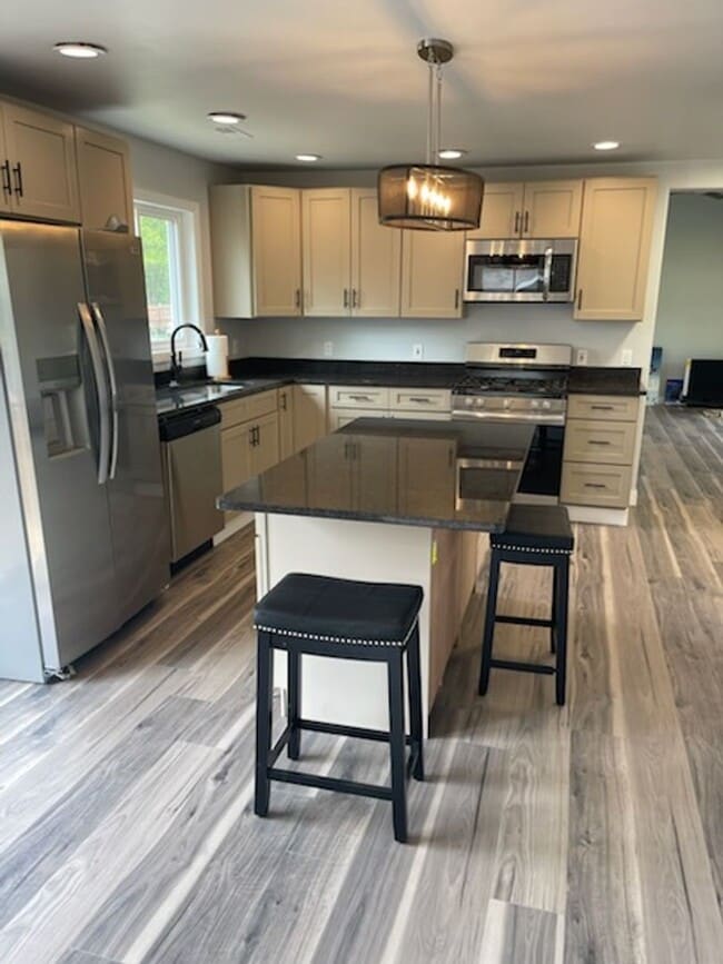 Building Photo - 4 Bedroom Home on 4 Acres, Crown Point Schools!