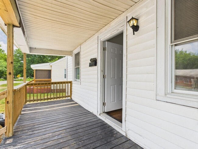 Building Photo - 2304 Concord Ave