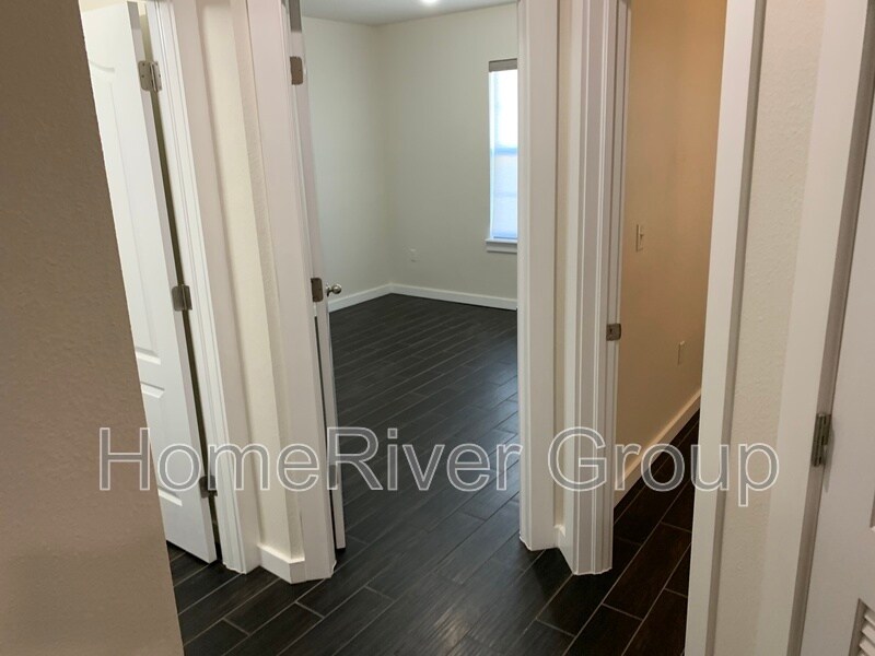 Building Photo - 8333 Pine River Rd