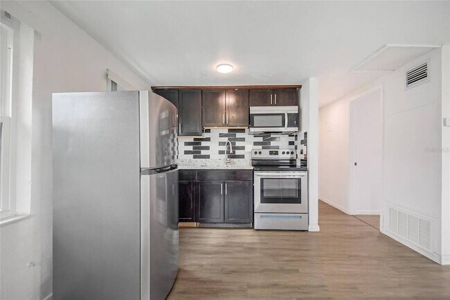 Building Photo - 723 24th St NW