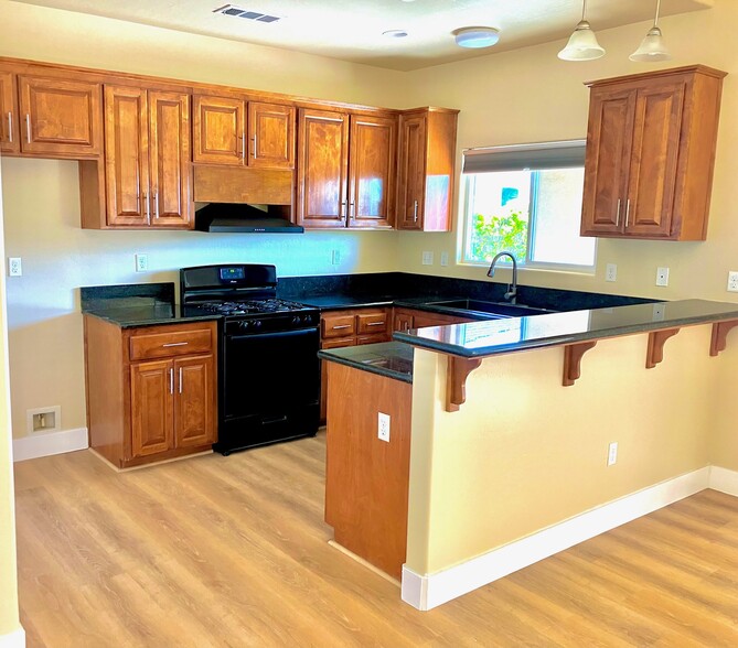Kitchen - 725 Costa Alyssa Ct