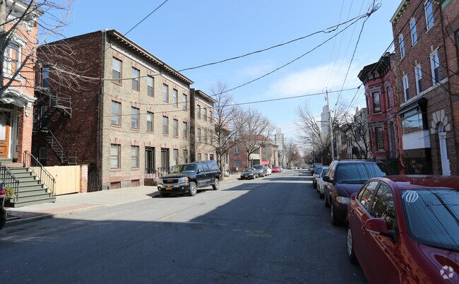 Building Photo - 373 Hudson Ave