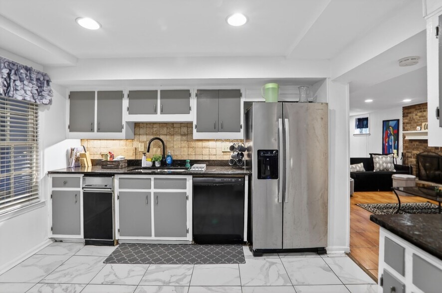 Building Photo - 843 Artwood Rd NE