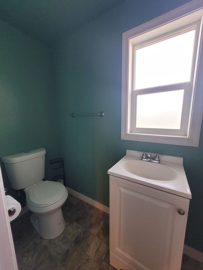 Building Photo - 435 Ash St