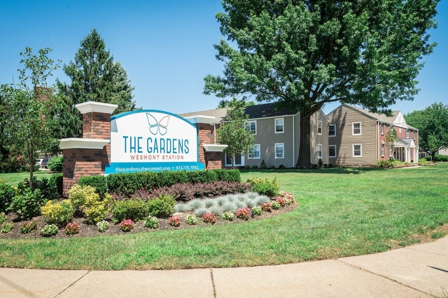 Primary Photo - The Gardens At Wesmont Station
