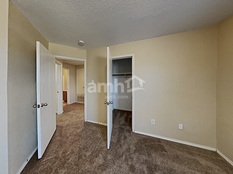 Building Photo - 1995 Kickapoo Trl