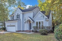 Building Photo - 207 Essex Dr