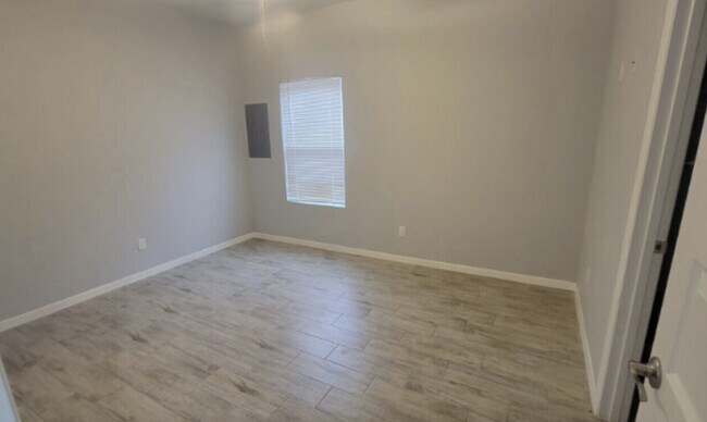 Building Photo - 3806 Valeria - MonMack Place