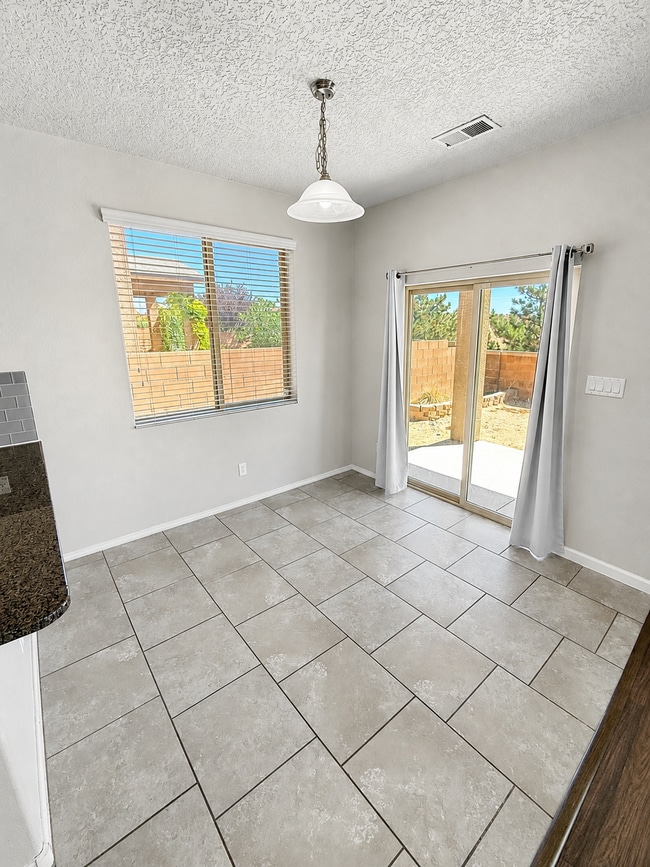 Building Photo - 8936 Mission Ridge Dr