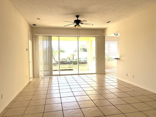Building Photo - Welcome to your new home in beautiful Venice, Fl!  2 Bedroom 2 Bath w/ Den