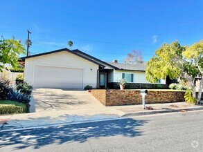 Building Photo - Beautiful Single level home with 3/2 and f...