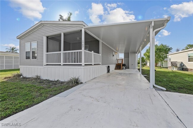 Building Photo - 1747 Beverly Dr