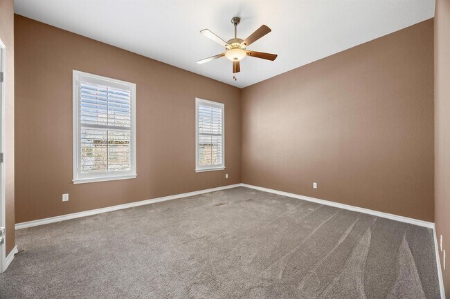 Building Photo - 1112 Highknoll Ln