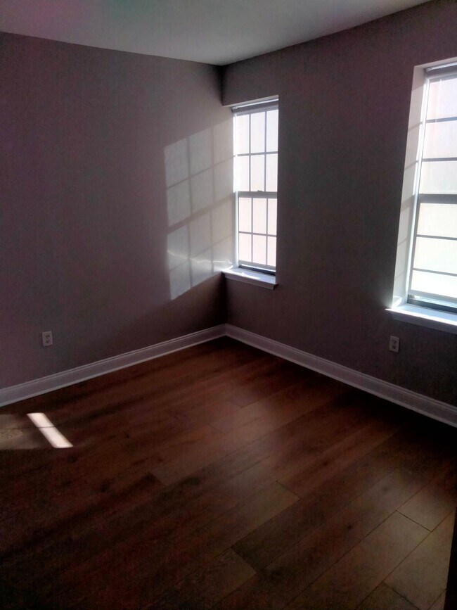 Building Photo - 36 Imlay St