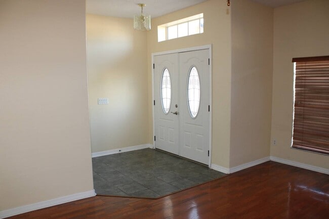 Building Photo - 353 Heather Hills Dr