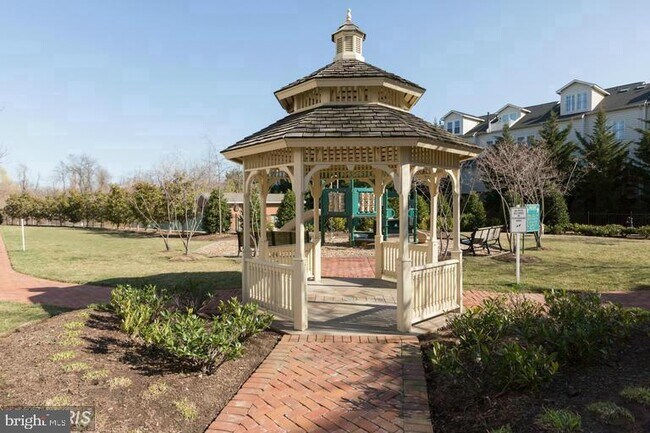 Building Photo - 1828 Potomac Greens Dr