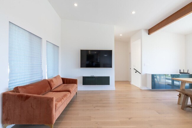 Building Photo - Stunning Views from Silver Lake Hillside Home for Rent with Spectacular Views