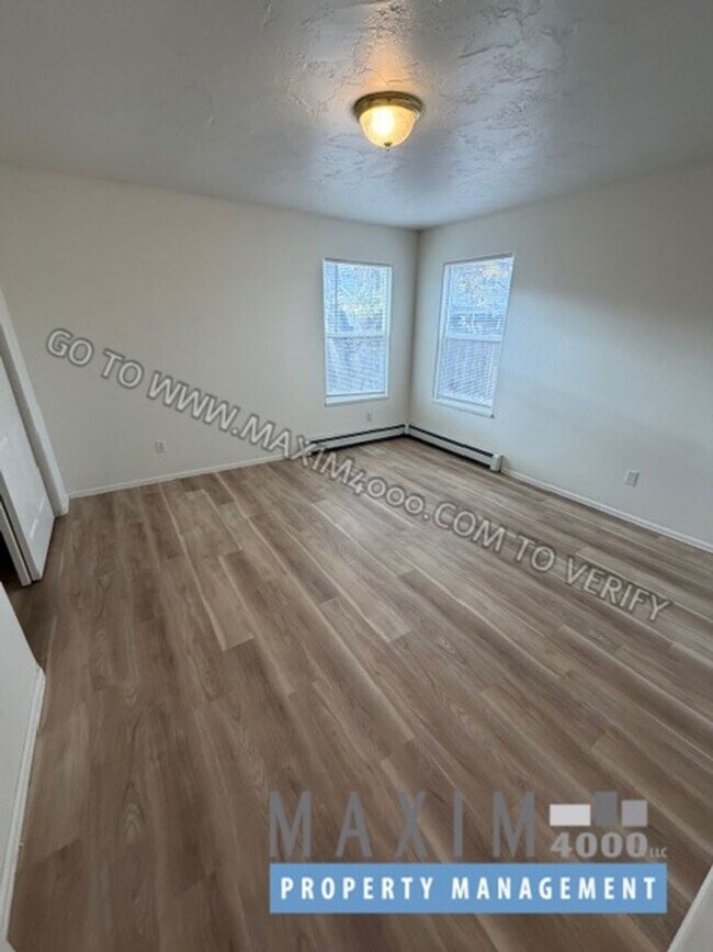 Building Photo - 210 W Sunset Dr