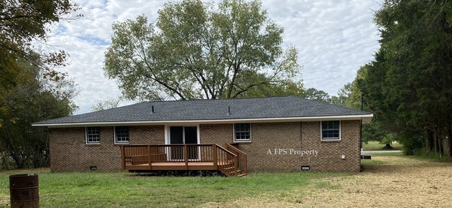 Building Photo - 194 Clairmount Dr SE