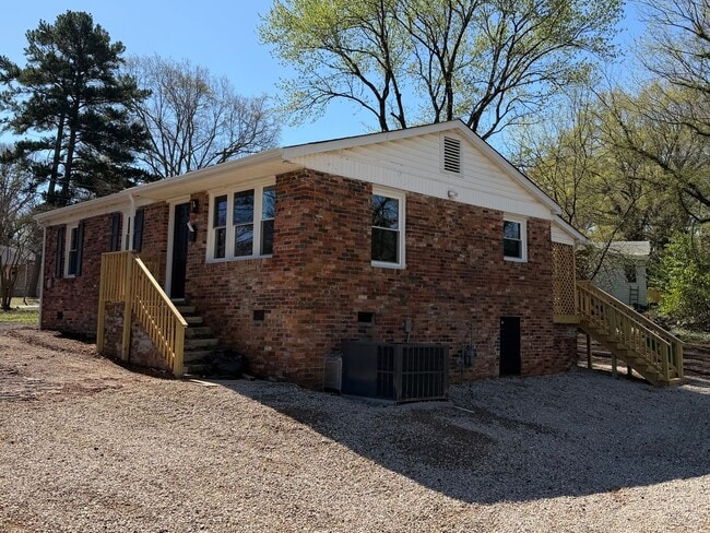 Building Photo - Gorgeous Renovated 3 Bedroom Brick Ranch