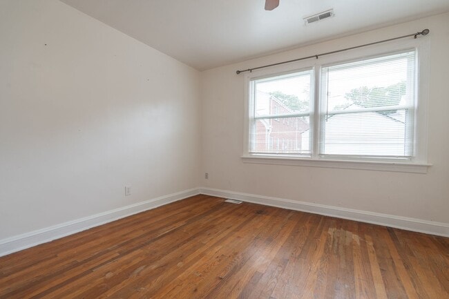 Building Photo - MOVE IN READY 3 Bedroom in Chesapeake!