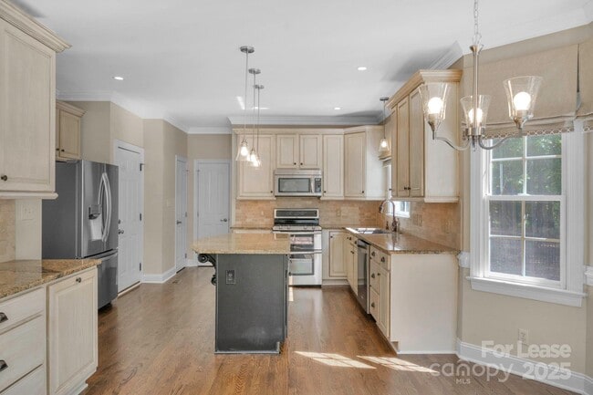 Building Photo - 1202 Coachman Dr