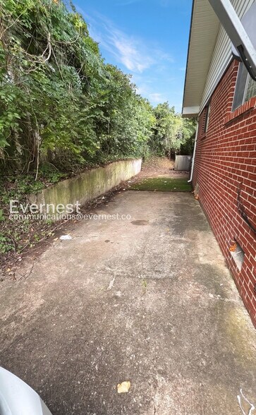 Building Photo - 309 Nye Dr