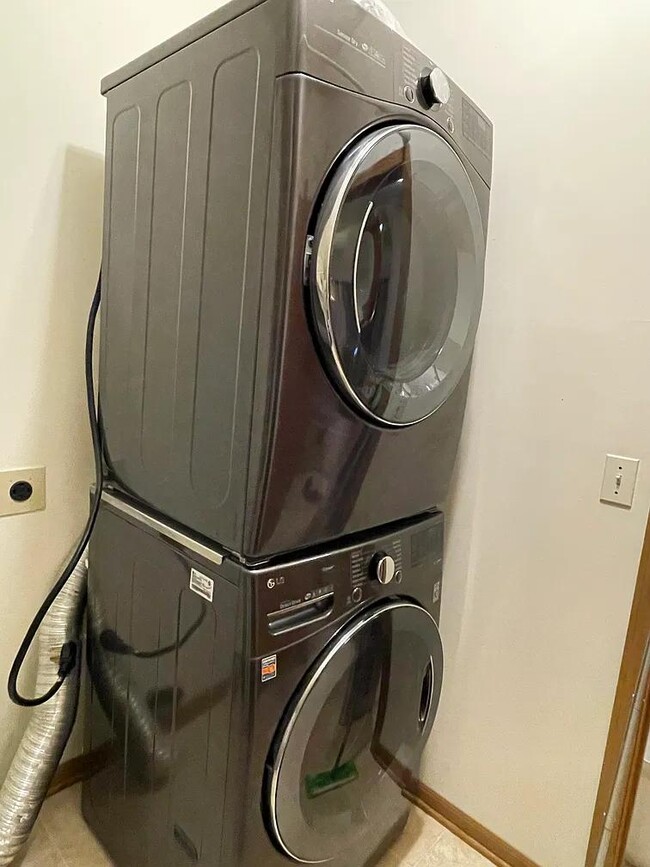 Building Photo - 2102 Seminole St