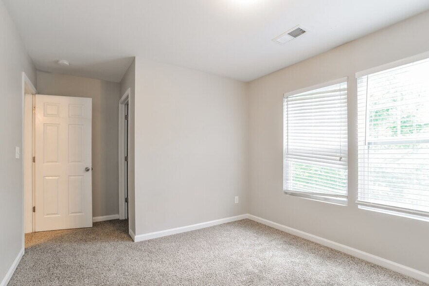 Building Photo - 1040 Joselynn Drive