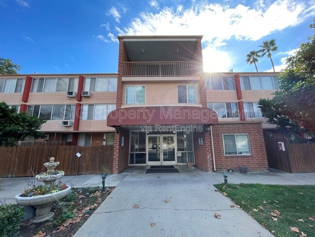 Building Photo - 650 N Oakland Ave