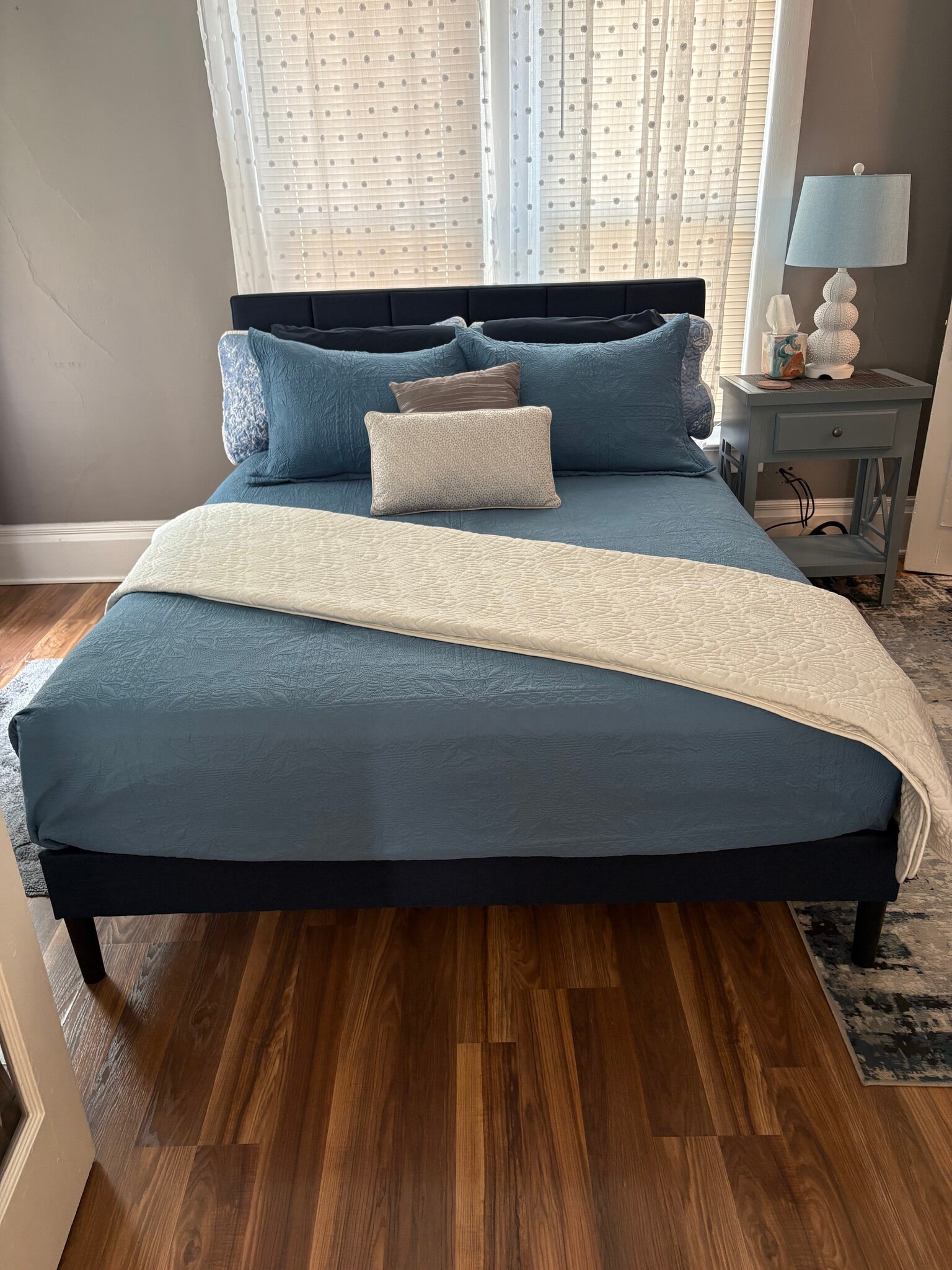 Queen Bedroom - 747 Ann St