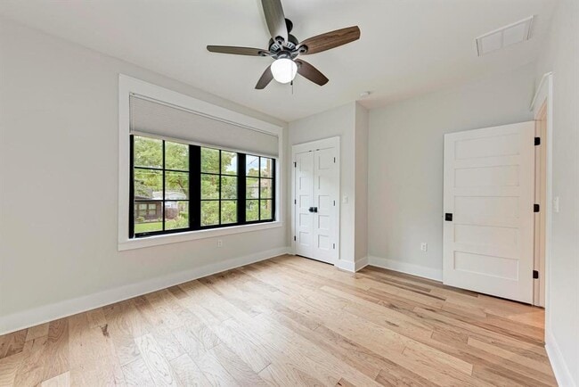 Building Photo - 1707 W St Johns Ave