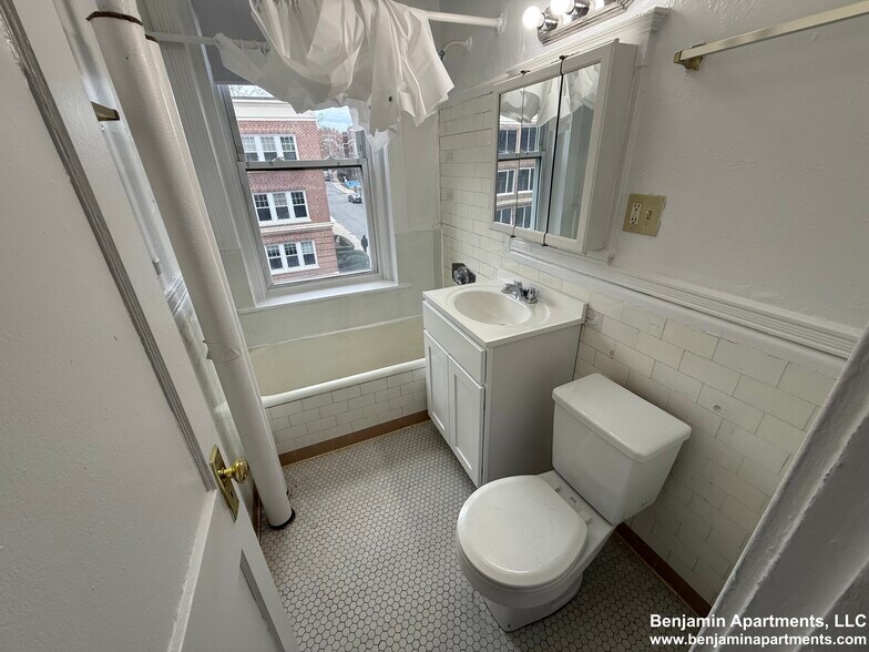 Building Photo - 11 Vinal St