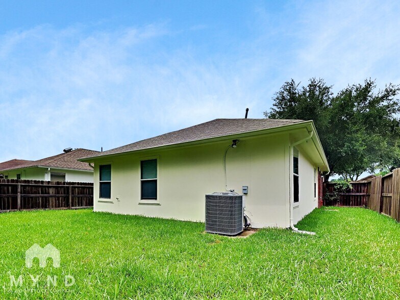 Building Photo - 24319 Strong Pine Dr