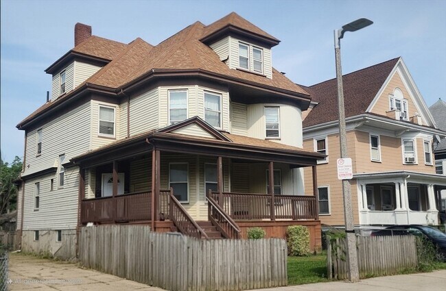 Building Photo - 42 Esmond St