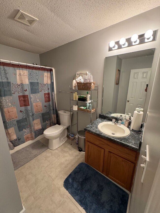 Building Photo - Beautiful 3 Bedroom 2 Bath Home Close to I-20.