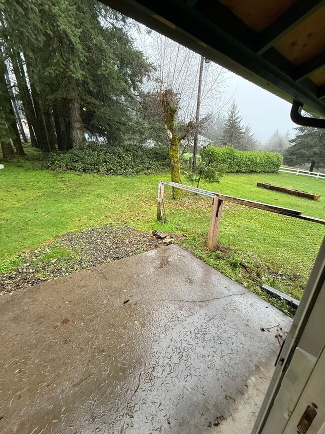 Building Photo - Newly Remodeled Duplex