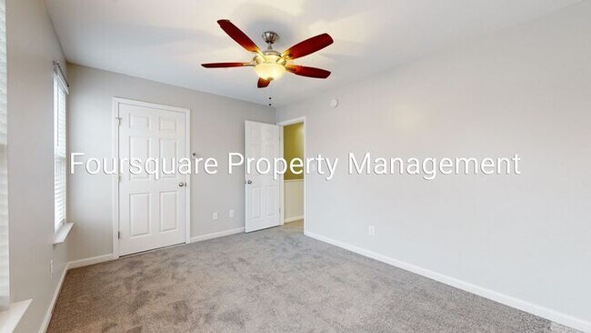 Building Photo - Bright End-Unit Townhome with Screened Porch & Community Pool – Raleigh Location