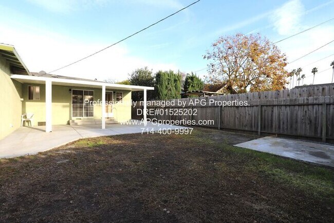 Building Photo - Newly renovated 3 bedroom / 2 bathroom hou...