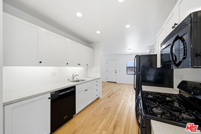 Building Photo - 1741 N Ave 46