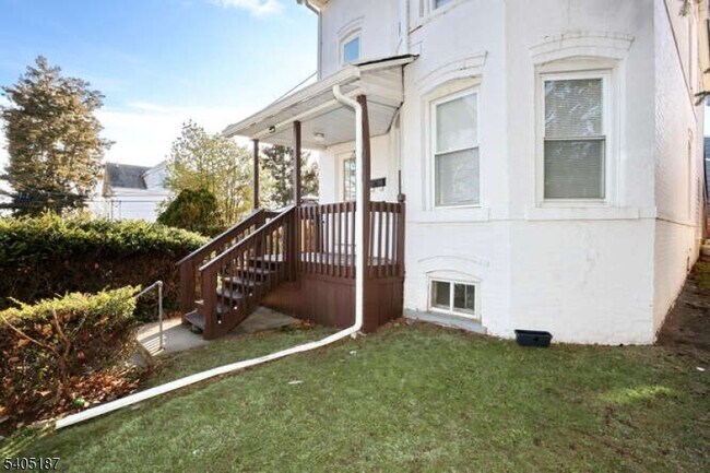 Building Photo - 68 Mohawk Ave