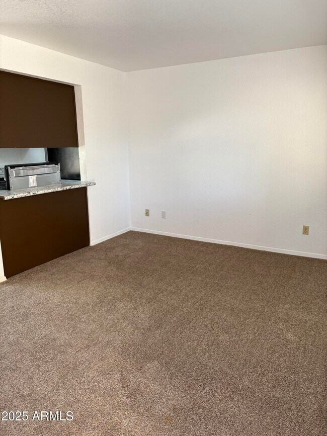 Building Photo - 470 E Date St