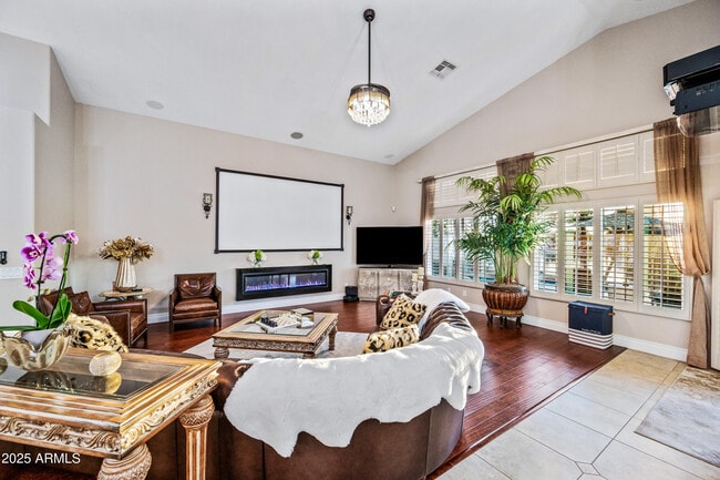 Building Photo - 1817 E Willow Tree Ct